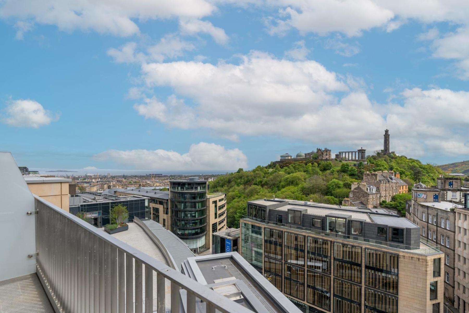 Roomzzz Edinburgh Exterior photo